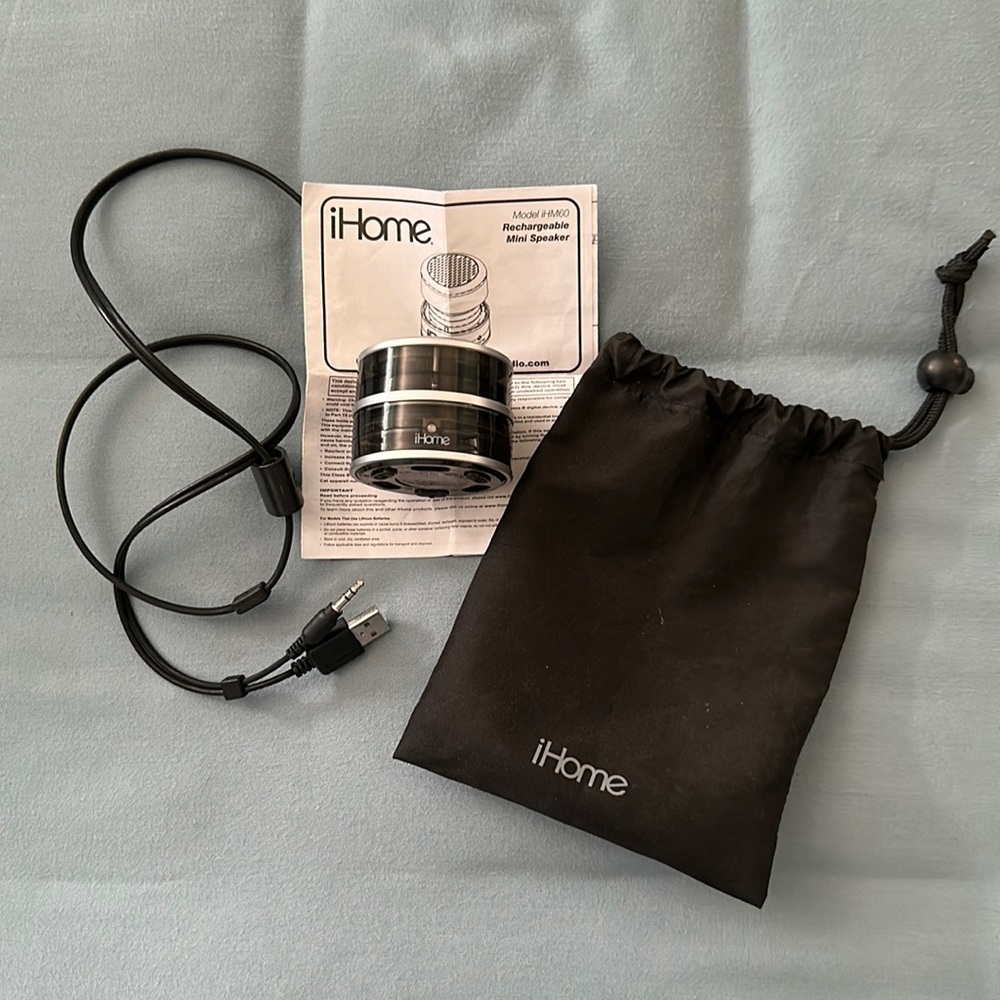 iHome 3.5mm Aux Rechargeable Portable Mini Speaker - IHM60 with all parts